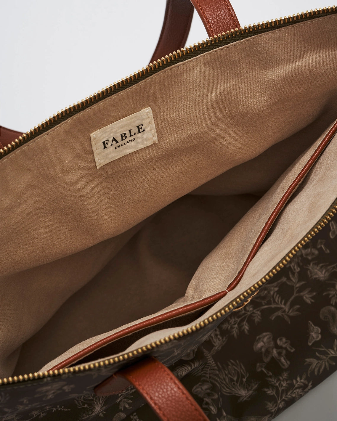 Edith Orla Scene Print Fable Tote Bag in Khaki